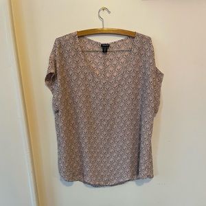 Women’s pink patterned Torrid dress shirt